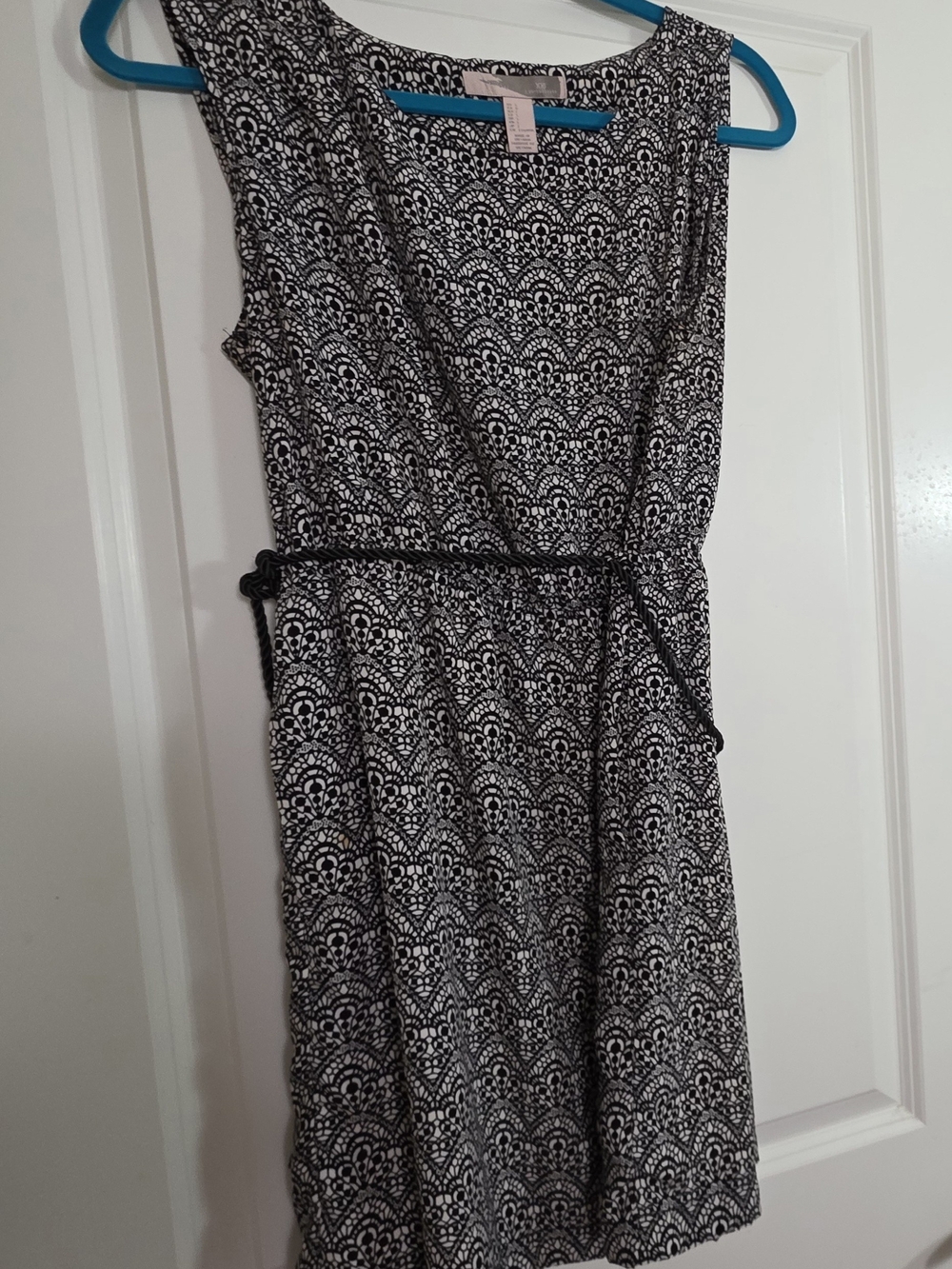 H&M Black and White Sleeveless Patterned Mini Dress